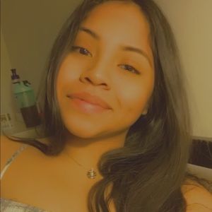 Meet your Posher, Estefania